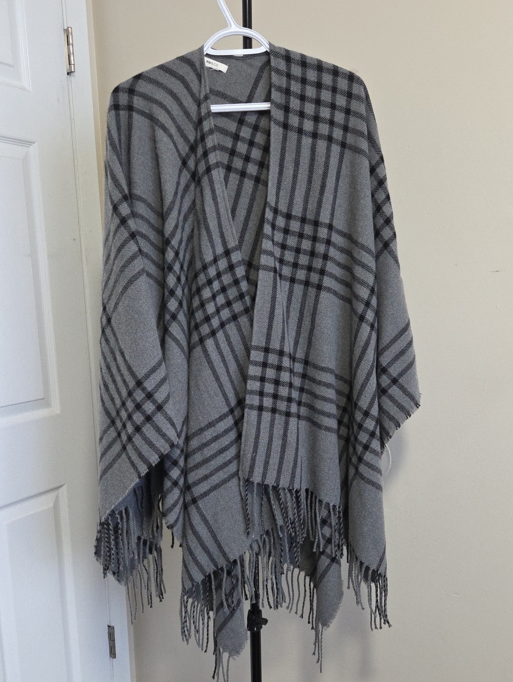 RW&CO. Gray Plaid Fringe Shawl Poncho